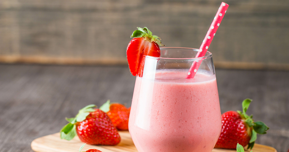 Strawberry Smoothie (4 ingredients!) - Fit Foodie Finds