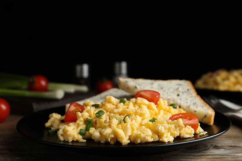 Olive oil scrambled eggs with tomatoes recipe