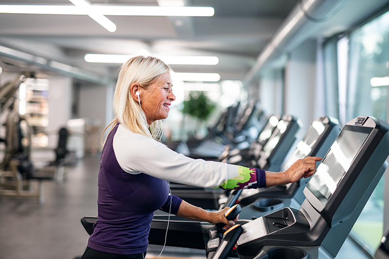 Woman on a treadmill and a gym, Select Health member discounts