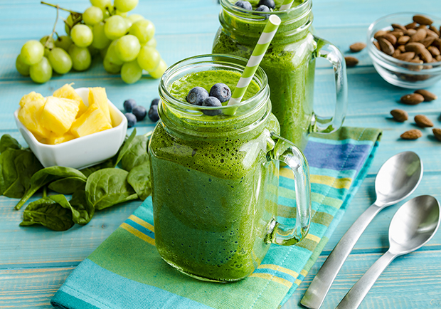 Green smoothie and other healthy foods that help fight aging