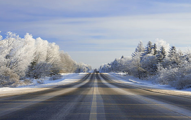 Winter road, how to drive safely in snow